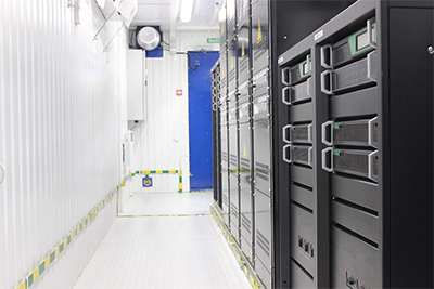 Industrial UPS System in Fields Oil, Petrochemical and Steel Industries